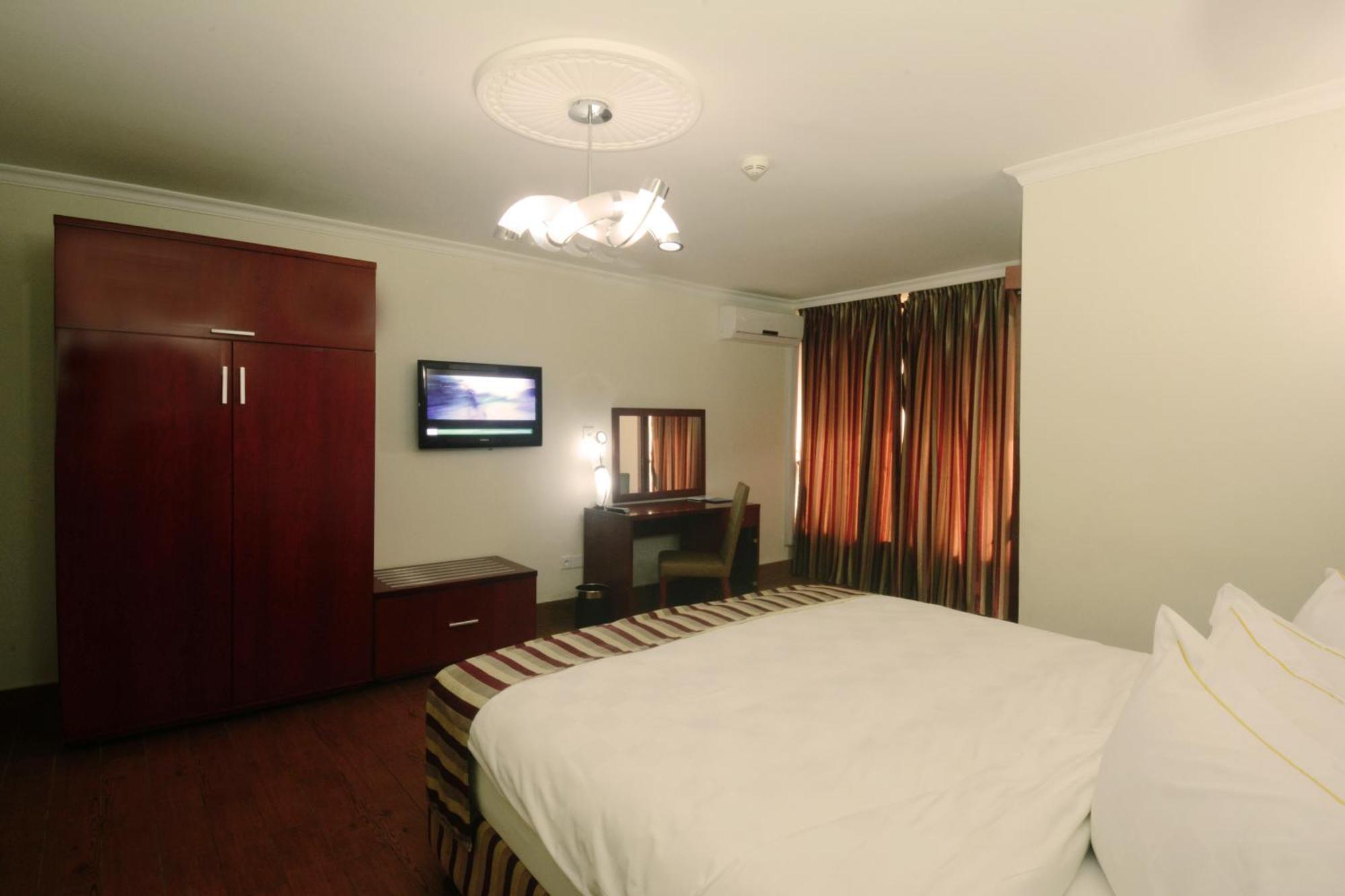 Hotel La Falaise Yaounde Yaoundé Quarto foto