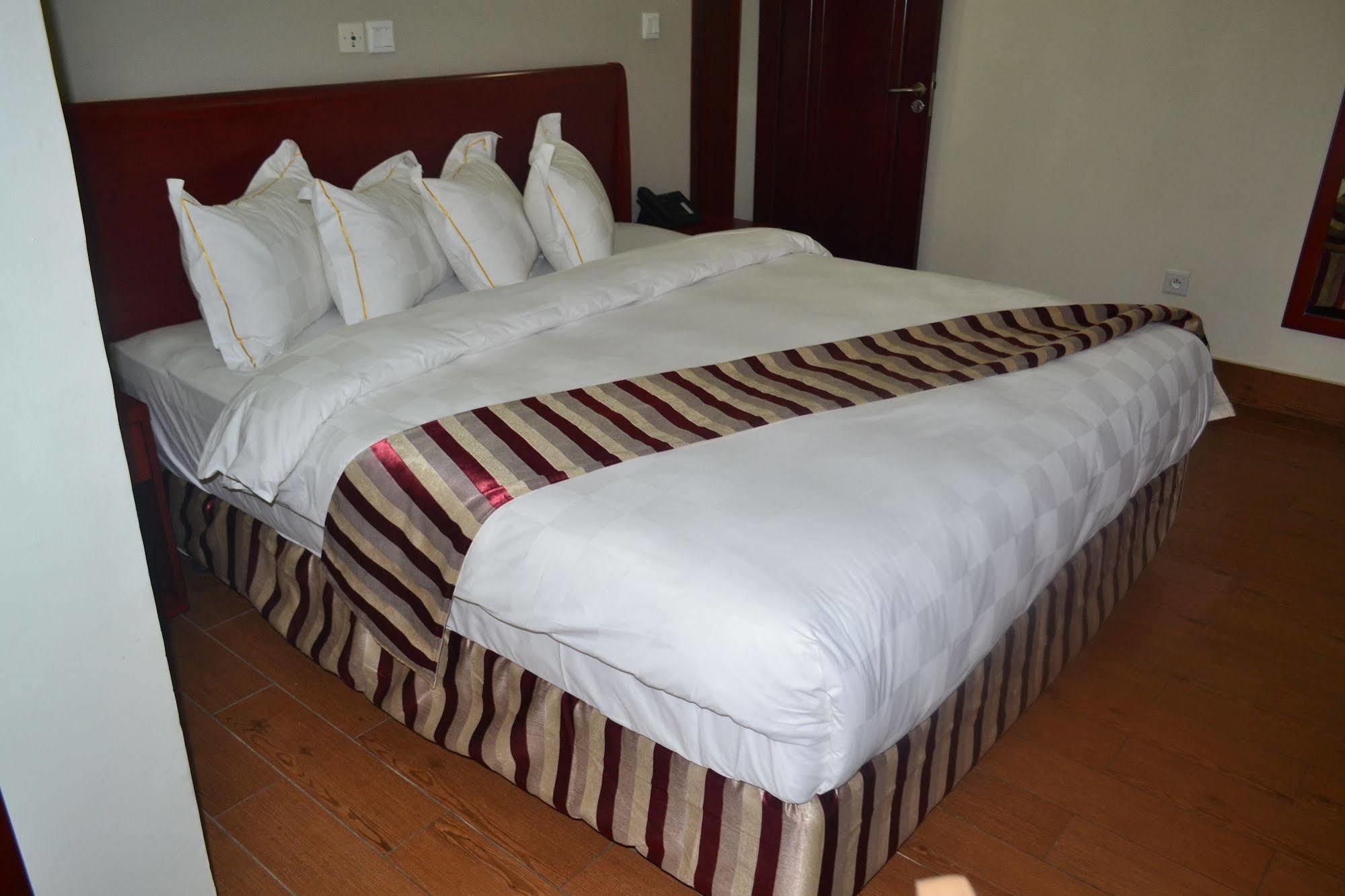 Hotel La Falaise Yaounde Yaoundé Exterior foto