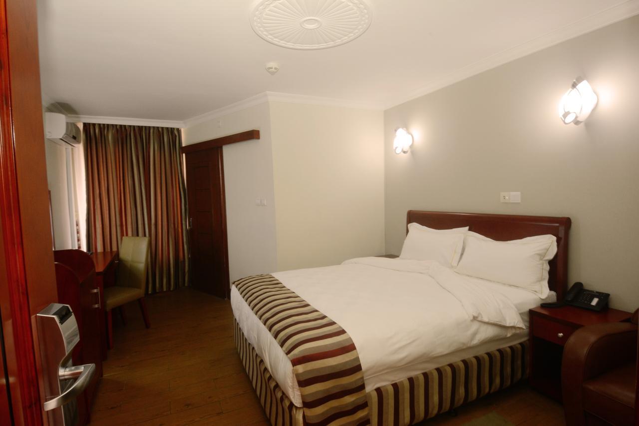 Hotel La Falaise Yaounde Yaoundé Quarto foto